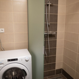 07_Každý-apartmán-má-vlastní-sociální-zařízení-se-sprchou,-pračkou-a-sušičkou